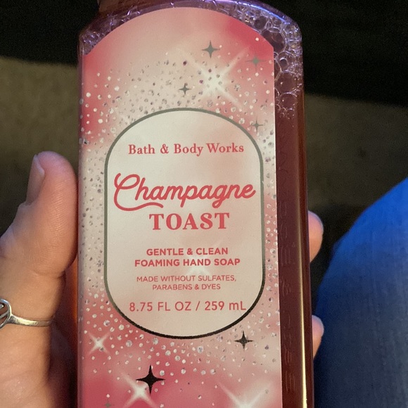 🤑🤑🤑🤑3 for 20$🤑🤑🤑🤑 Bath & Body Works Champagne Toast Hand Soap - Picture 2 of 4
